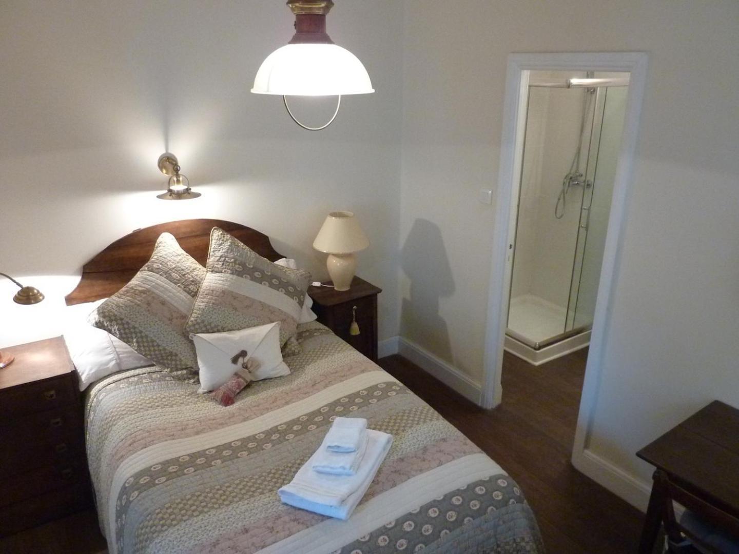 Le Logis Alexandra Bnb La Trimouille Phòng bức ảnh