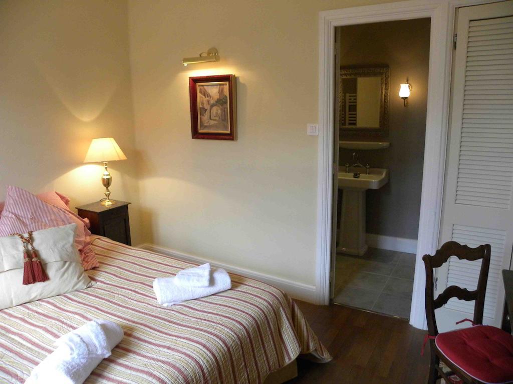 Le Logis Alexandra Bnb La Trimouille Phòng bức ảnh