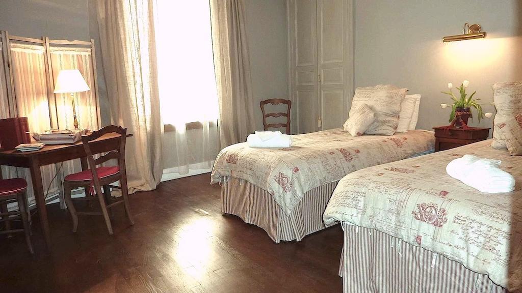 Le Logis Alexandra Bnb La Trimouille Phòng bức ảnh