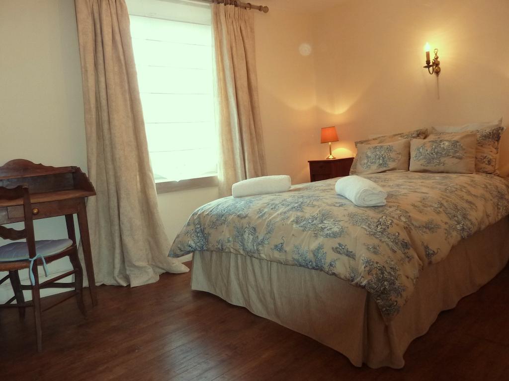 Le Logis Alexandra Bnb La Trimouille Phòng bức ảnh